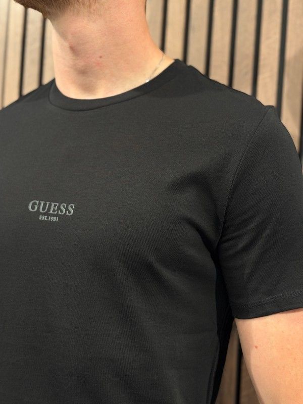 Guess - Aidy Cn Ss Tee - Zwart