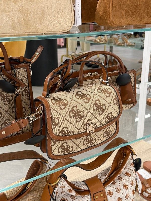 Guess - Audrey Logo Cnvrtbl Xbdy Flap - Bruin