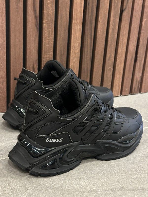 Guess - Belluno Low - Zwart