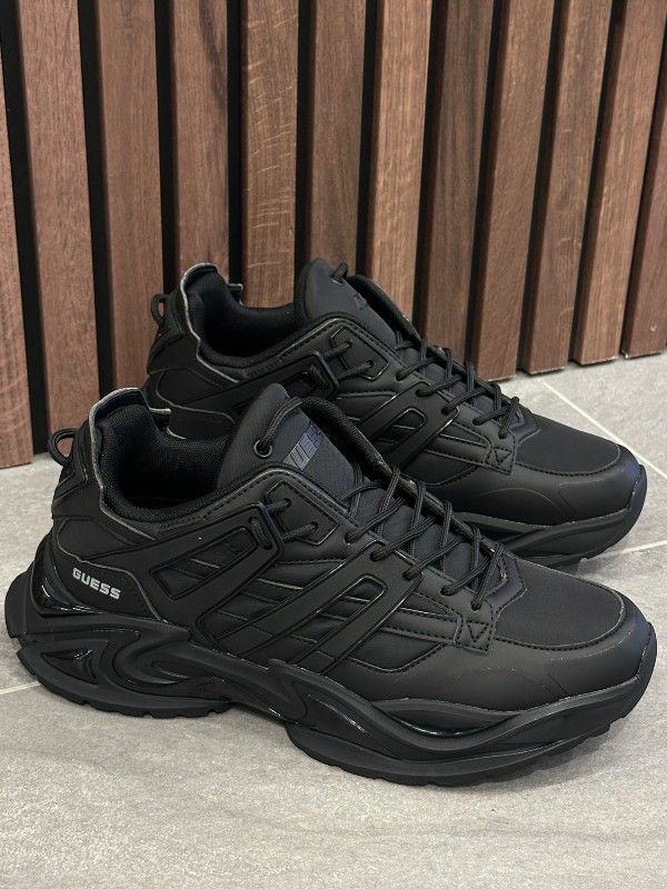 Guess - Belluno Low - Zwart