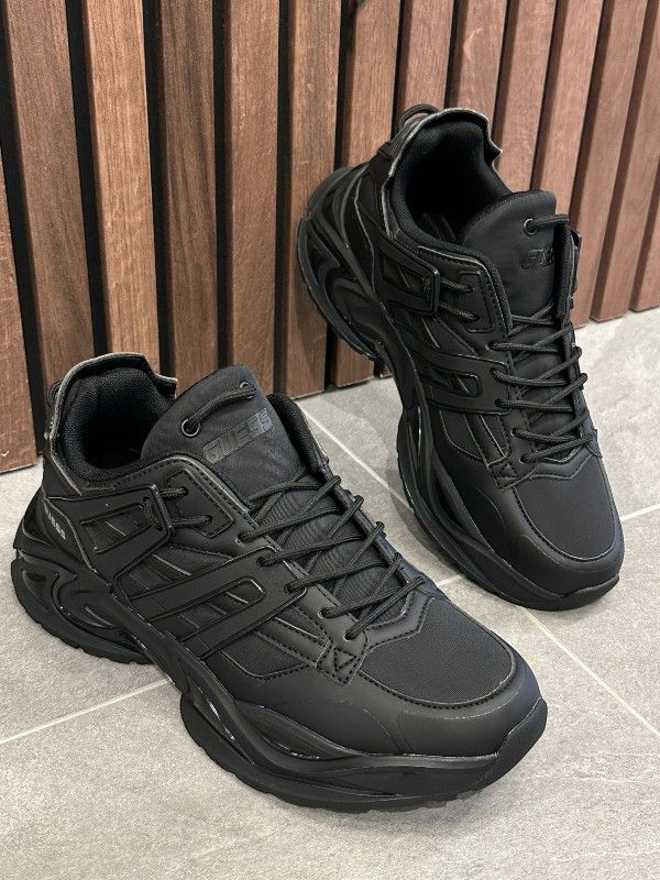 Guess - Belluno Low - Zwart