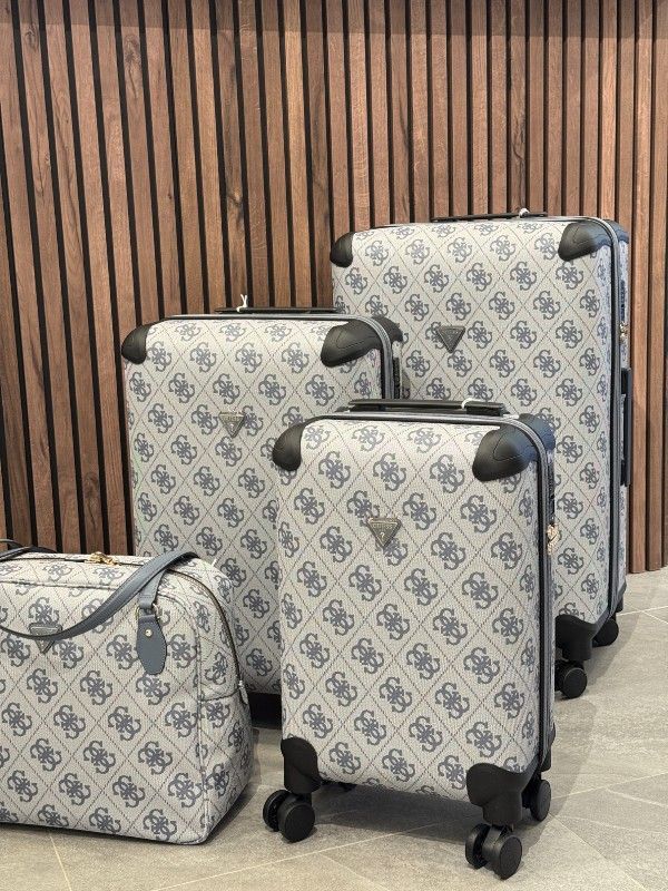 Guess - Berta 18 In 8-Wheeler - Blauw