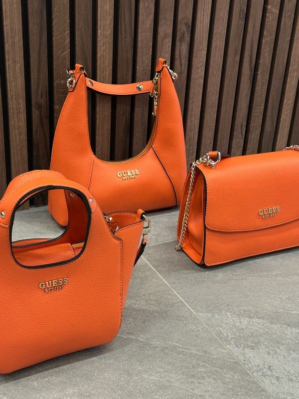 Guess - Calista Top Zip Shoulder bag - Oranje