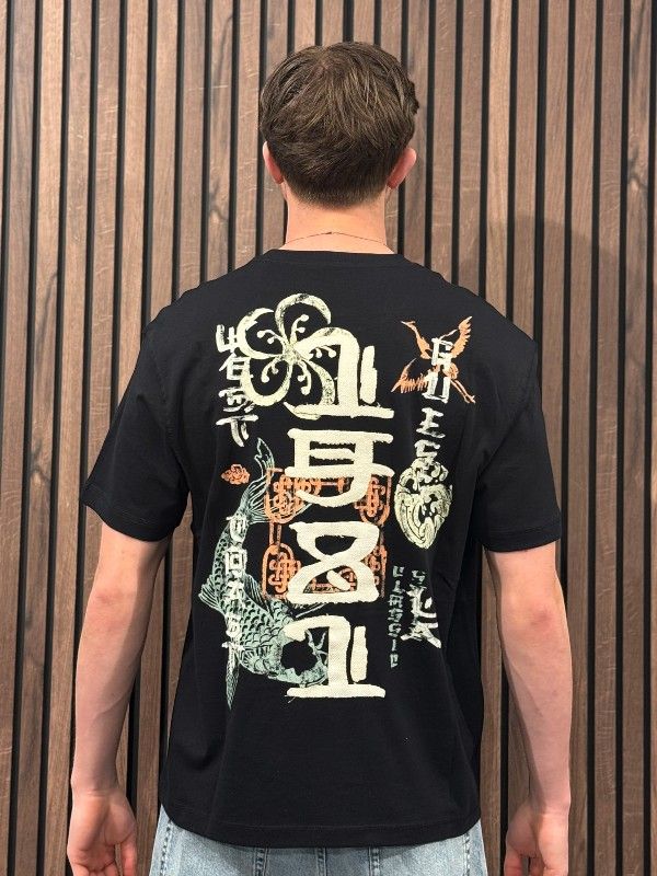 Guess - Cn Ss Japan Signs Oversize Tee - Zwart
