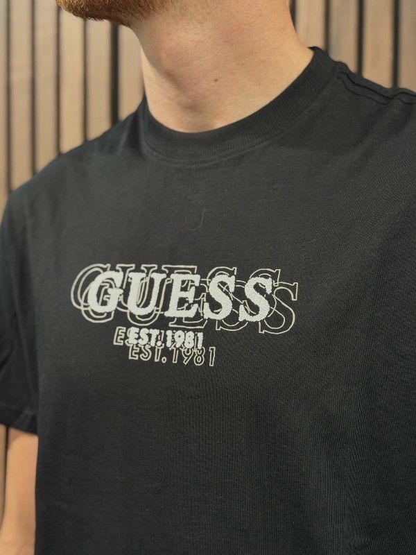 Guess - Cn Ss Small Logo Tee - Zwart