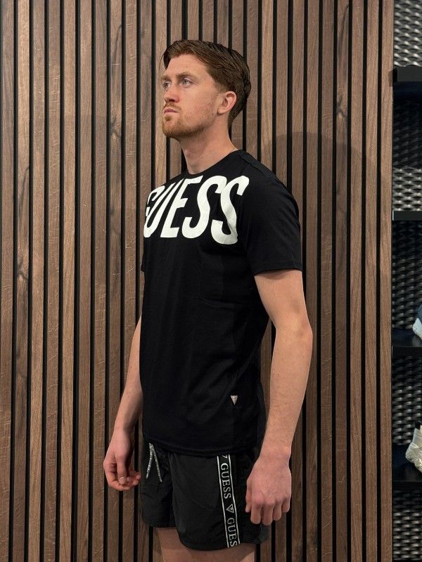 Guess - Cn Ss Ultra Logo T-shirt - Zwart