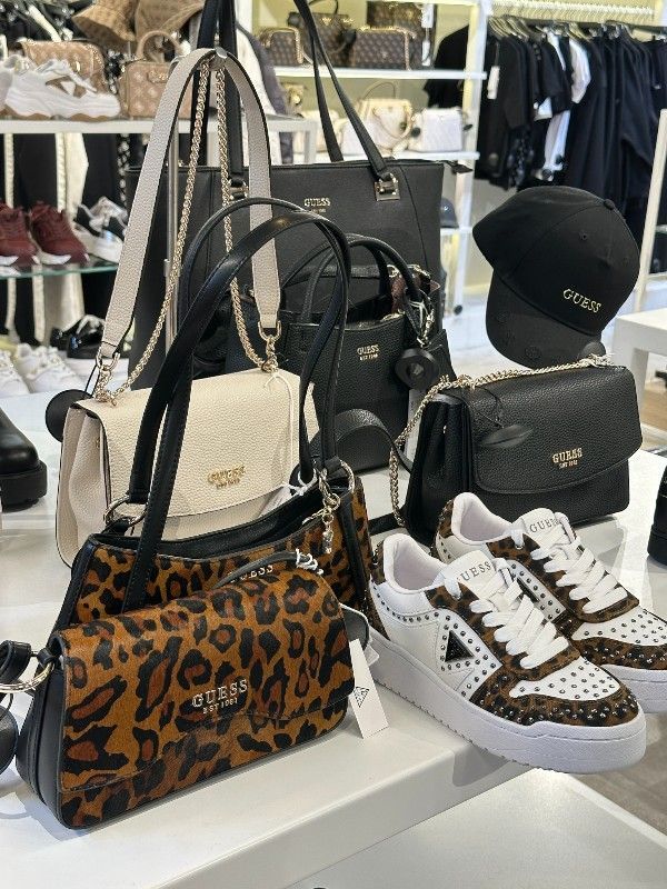 Guess - Domitilla Shoulder Bag - Bruin