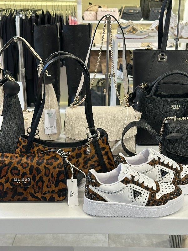 Guess - Domitilla Shoulder Bag - Bruin