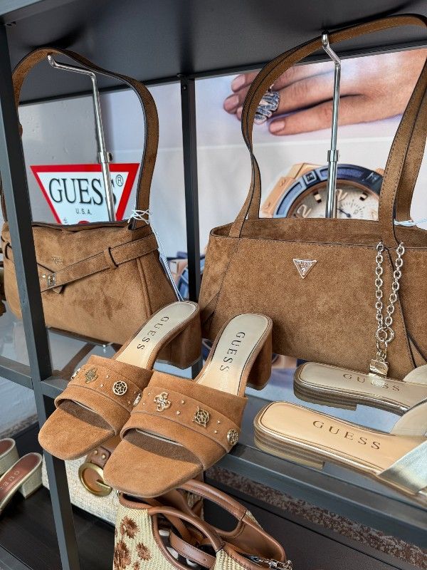 Guess - Ella shoulder Bag - Cognac