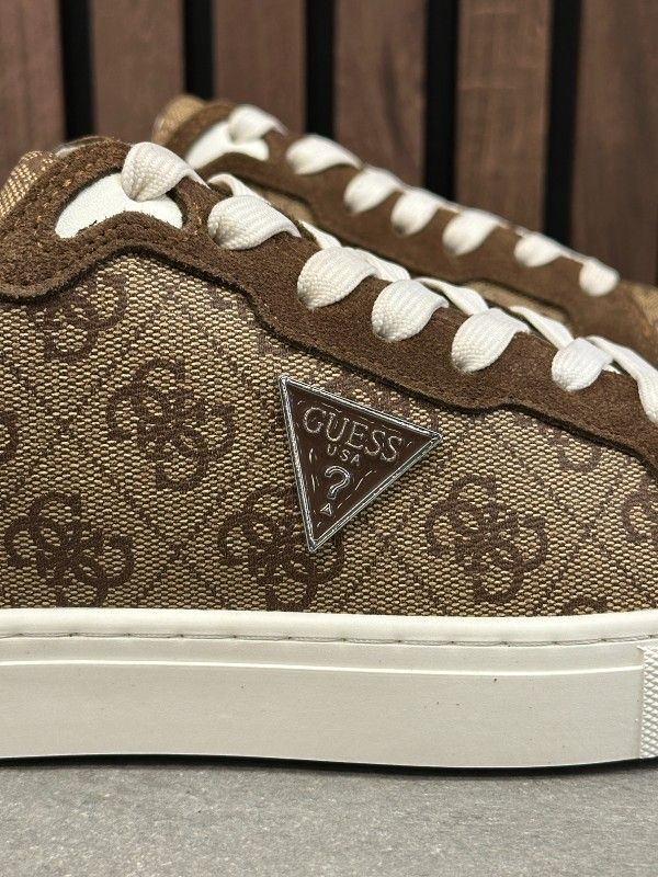 Guess - Tobi3 - Bruin