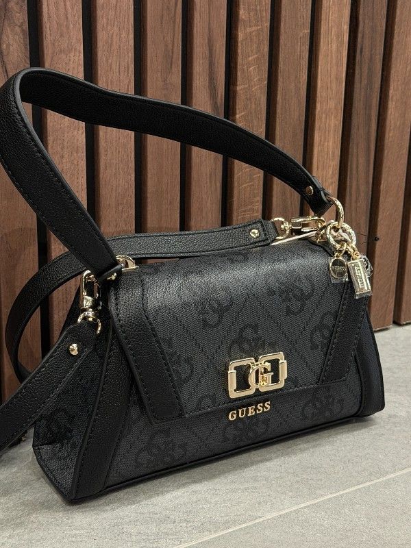 Guess - Karnilla Logo Flap Shldr Bag - Zwart