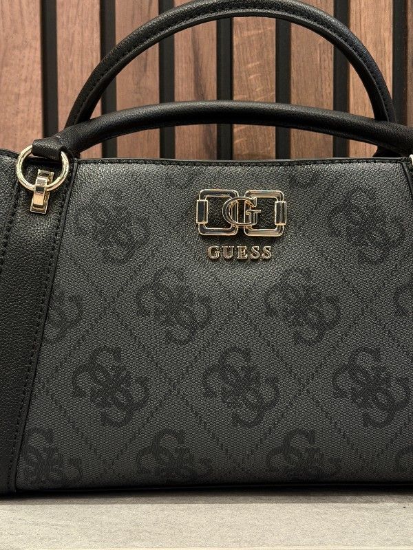 Guess - Karnilla Logo Gfriend Satchel - Zwart