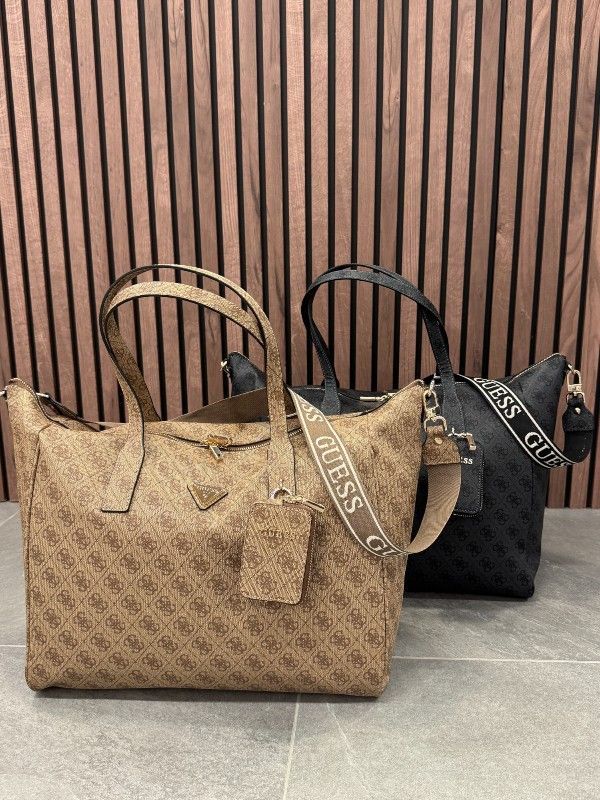 Guess - Latona Travel - Zwart