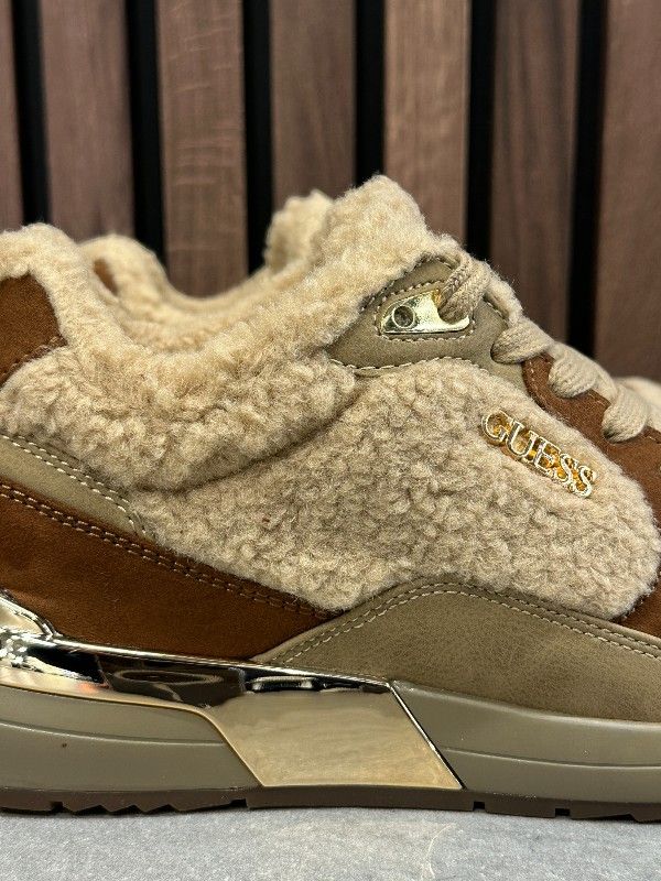 Guess - Moxea17 - Bruin