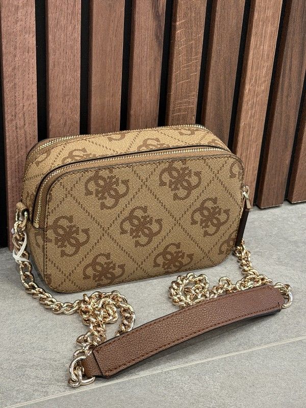 Guess - Noelle II Crossbody Camera - Bruin