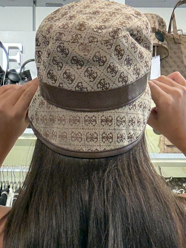 Guess - Rain Hat - Beige
