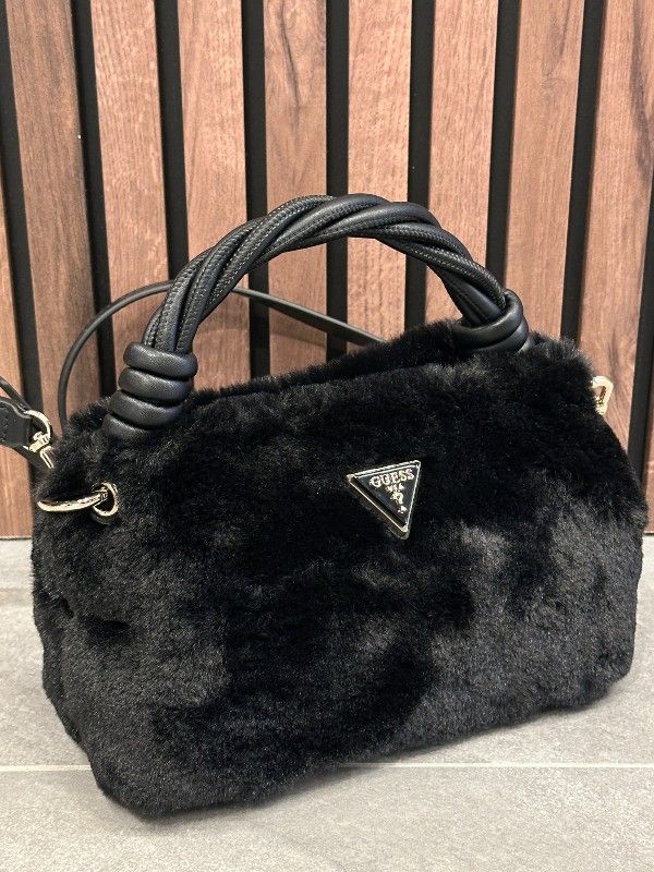 Guess - Shaida Top Handle Crossbody - Zwart