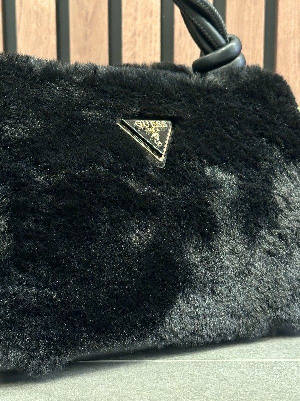 Guess - Shaida Top Handle Crossbody - Zwart