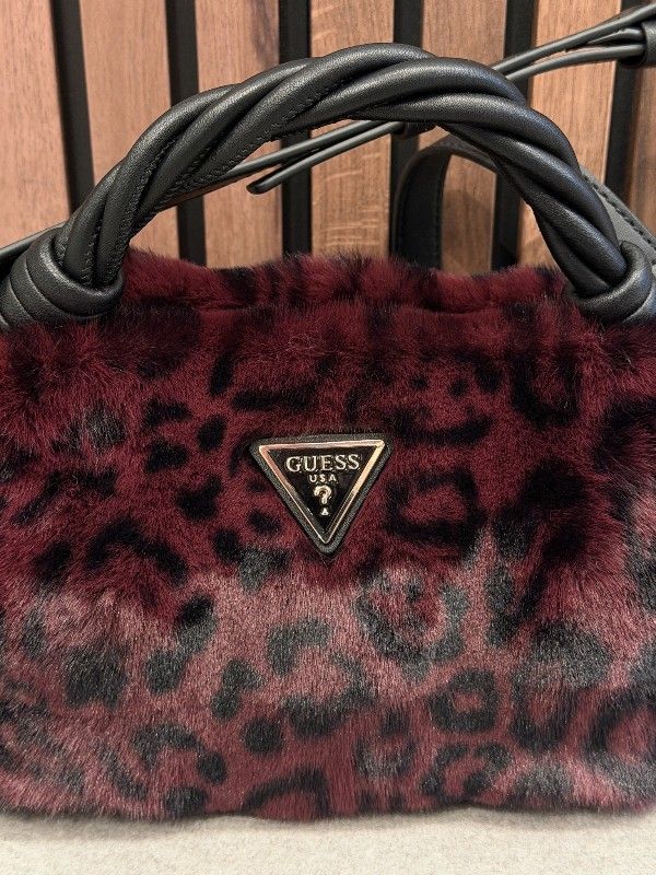 Guess - Shaida Top Handle Crossbody - Zwart