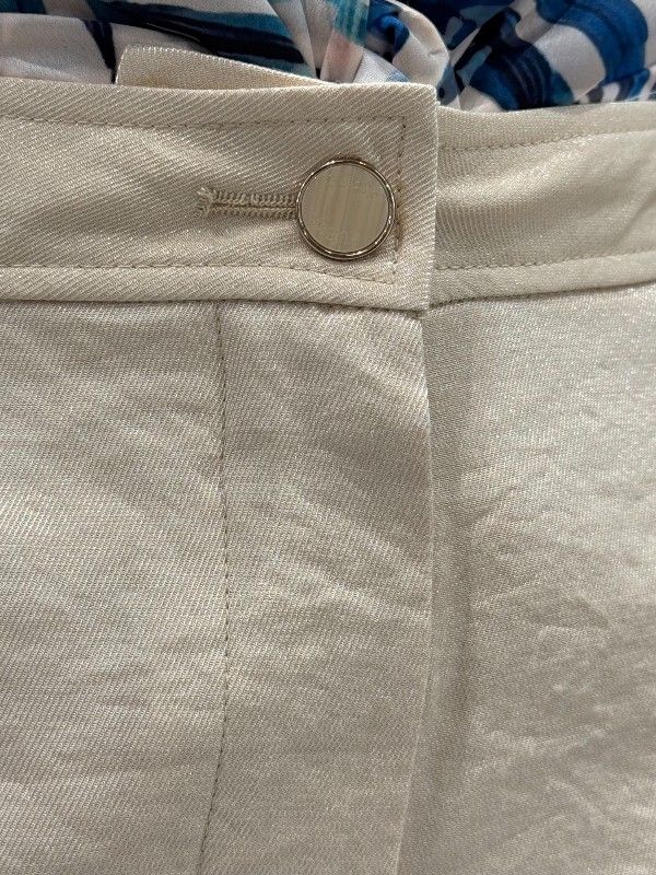 Guess - Camille Tailor Pleat Shorts - Beige
