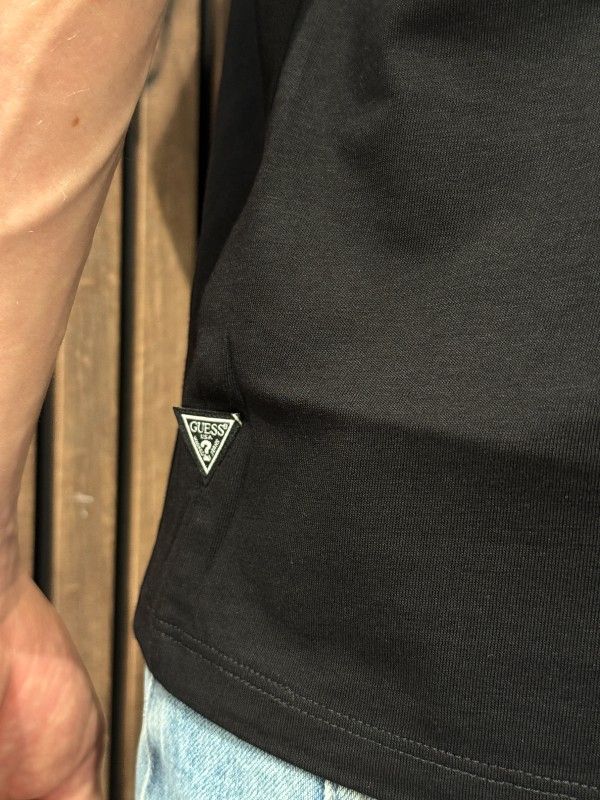 Guess - Ss Bsc Japanese Stamps Tee - Zwart