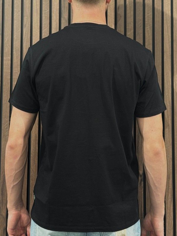 Guess - Ss Bsc Japanese Stamps Tee - Zwart