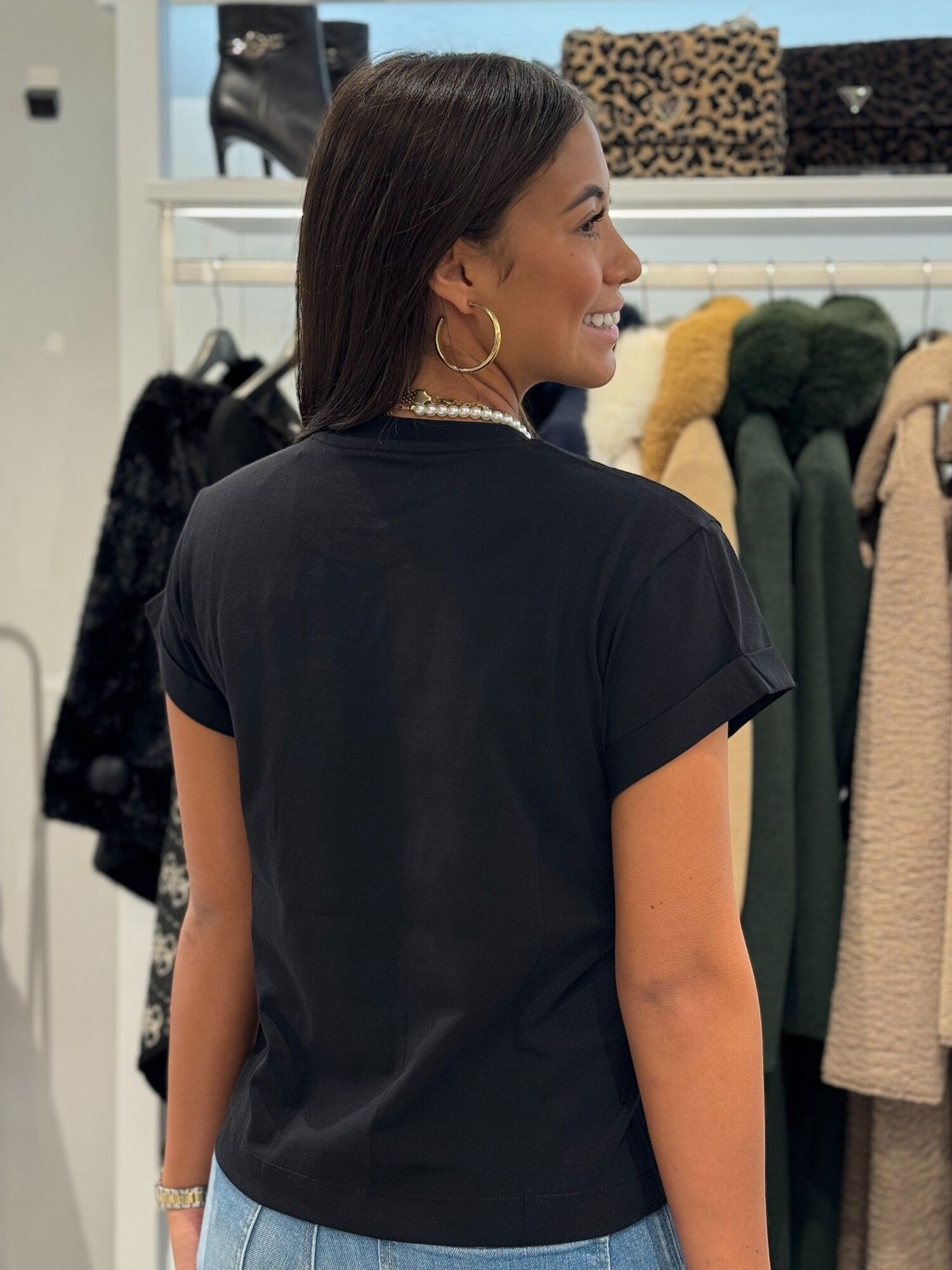 Guess - Ss Cn La Stars Tee - Zwart