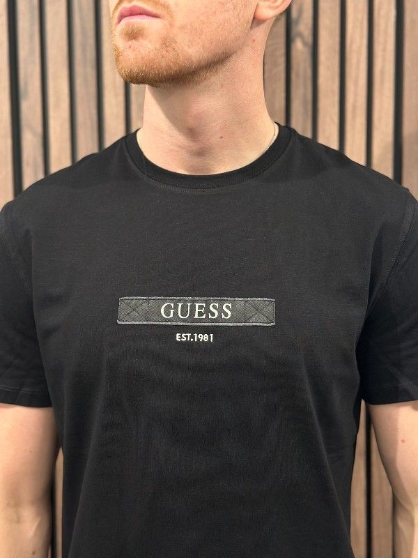 Guess - Ss Cn Logo Box Tee - Zwart