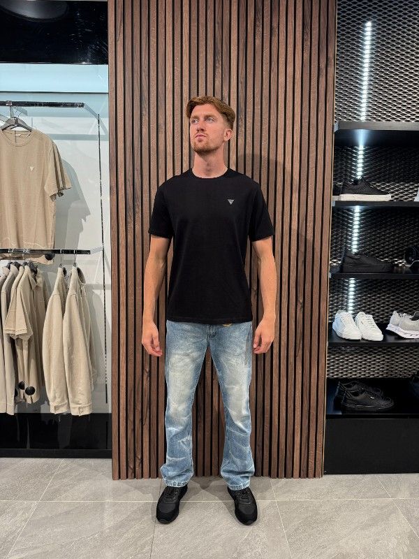 Guess - Ss Cn Patch Tee - Zwart