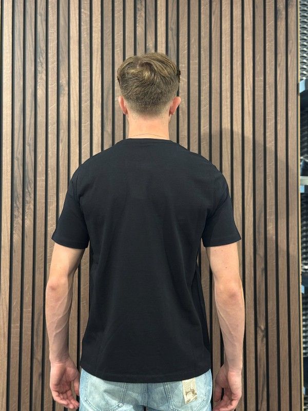 Guess - Ss Cn Patch Tee - Zwart