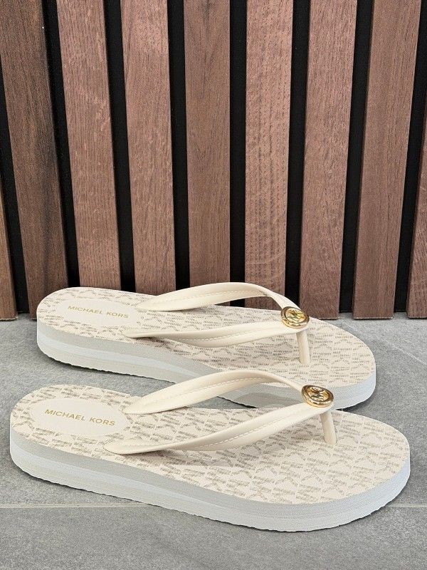 Michael Kors - Posie Flip Flop - Beige