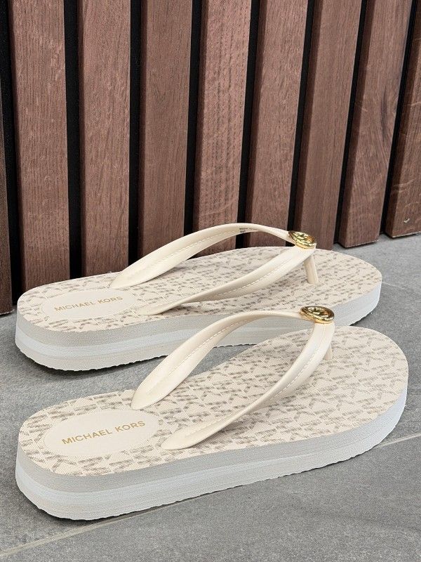 Michael Kors - Posie Flip Flop - Beige