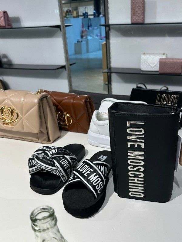 Moschino - Slippers - Zwart
