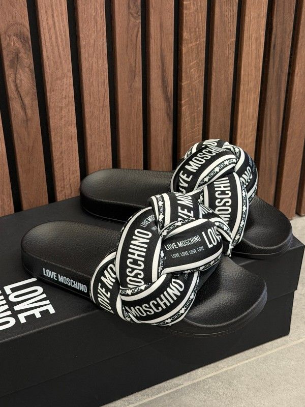 Moschino - Slippers - Zwart