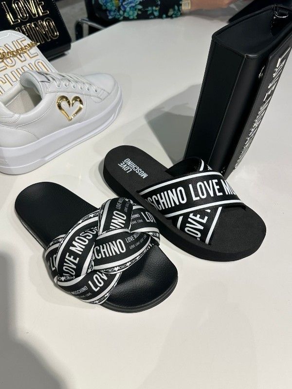 Moschino - Slippers - Zwart