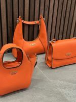 Guess - Calista Top Zip Shoulder bag - Oranje