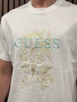 Guess - Cn Ss Logo Floreal Embro Tee - Wit