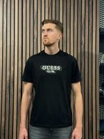 Guess - Cn Ss Small Logo Tee - Zwart