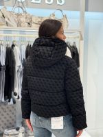 Guess - Daisy Puffer Logo Flock - Zwart