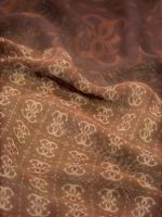 Guess - Lindsey Printed Kefiah 120X120 - Bruin