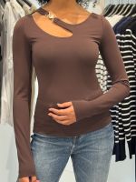 Guess - LS Eleanor Buckle Top - Bruin