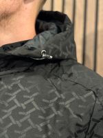 Guess - Monogram Hooded Jacket - Zwart