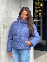 Guess - New Daisy Crop Logo Puffer - Blauw