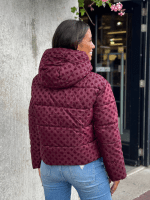 Guess - New Daisy Crop Logo Puffer - Rood