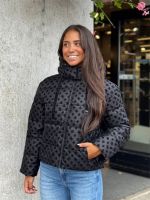 Guess - New Daisy Crop Logo Puffer - Zwart