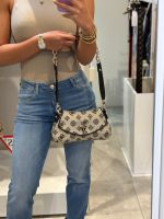 Guess - Beyza Flap Shoulder Bag - Zwart