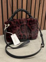 Guess - Shaida Top Handle Crossbody - Zwart