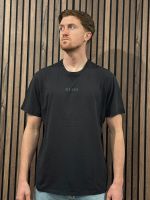Guess - Ss Bsc Quattro G Mist Tee - Zwart