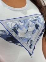 Guess - Ss Cn Feather Triangle Tee - Blauw