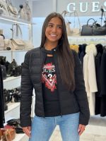 Guess - Ss Cn Flowers Triangle Tee - Zwart